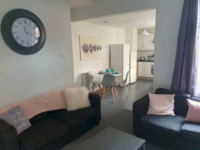 4 Bedroom Terraced House To Rent In Crofton Street, Rusholme, M14