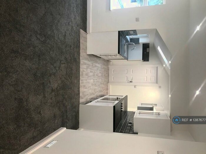 3 Bedroom Flat To Rent In Eastgate Street, Gloucester, GL1