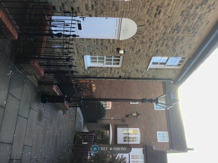 2 Bedroom End Of Terrace House To Rent In Stour Court, Sandwich, Kent, CT13