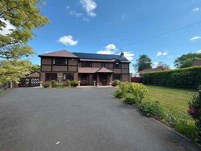 5 Bedroom Detached House For Sale In Stapehill Road, Wimborne, BH21