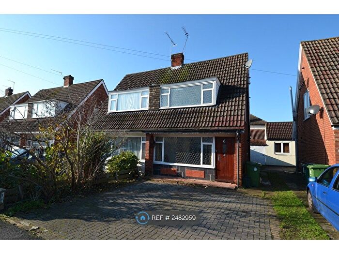 2 Bedroom Semi-Detached House To Rent In The Glade, Staines-Upon-Thames, TW18