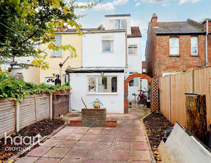 3 Bedroom End Of Terrace House For Sale In Wentworth Road, Croydon, CR0