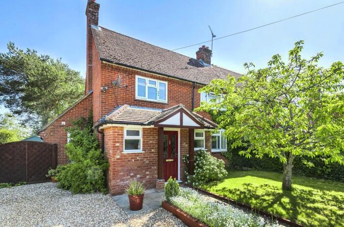3 Bedroom Semi-Detached House For Sale In St. Cross Road, Crondall, Farnham, Hampshire, GU10