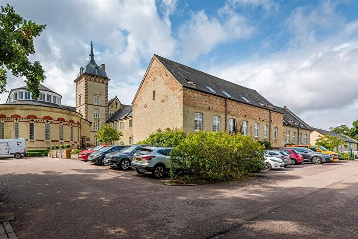 2 Bedroom Flat To Rent In Hertfordshire Wing, Fairfield Hall, Kingsley Avenue, Fairfield, SG5