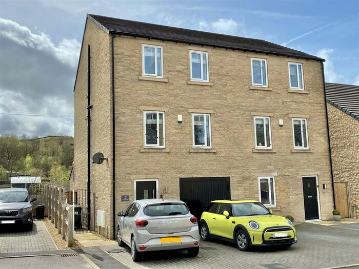 3 Bedroom Semi-Detached House For Sale In John Walton Close, Glossop, SK13