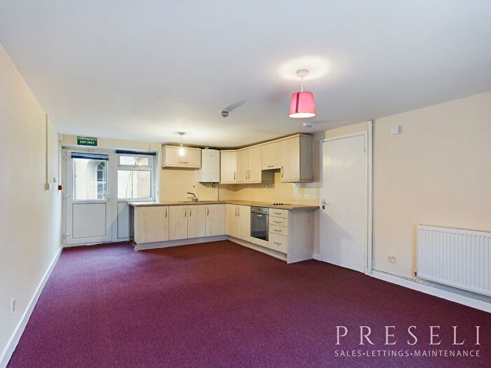 2 Bedroom Flat To Rent In Quay Street, Haverfordwest, SA61