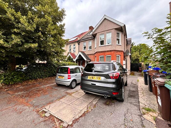 Studio To Rent In Burnell Road, Sutton, Surrey, SM1