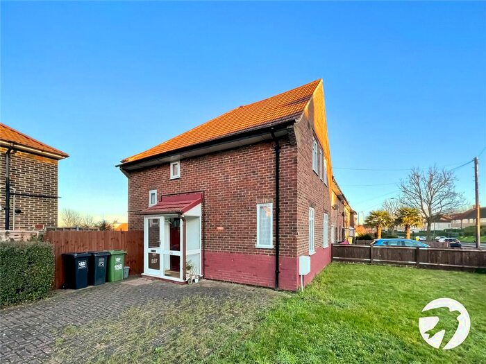 3 Bedroom End Of Terrace House To Rent In Southend Lane, Bellingham, London SE6