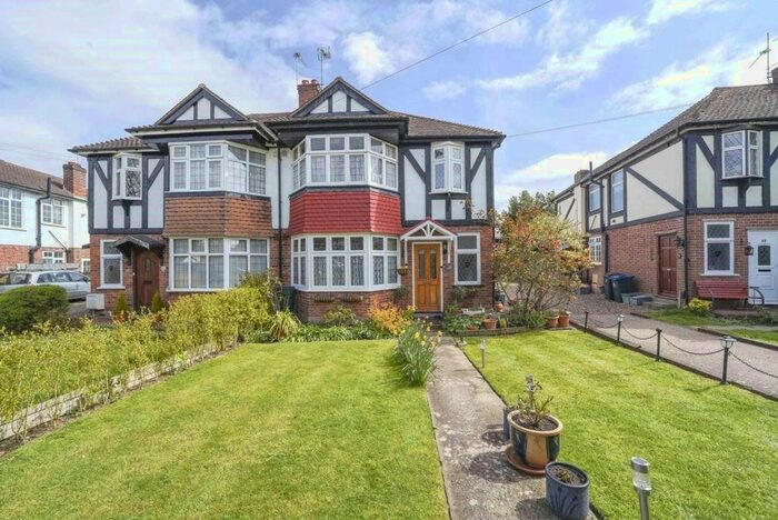 1 Bedroom Flat To Rent In Vale Crescent, London, SW15