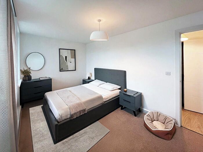 1 Bedroom Flat To Rent In Brangwyn Crescent, Colliers Wood, London, SW19