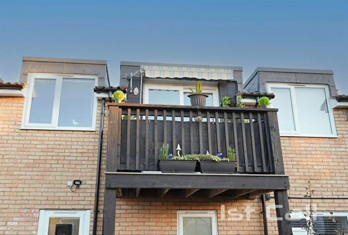 1 Bedroom Flat For Sale In The Broadway, Thorpe Bay, SS1