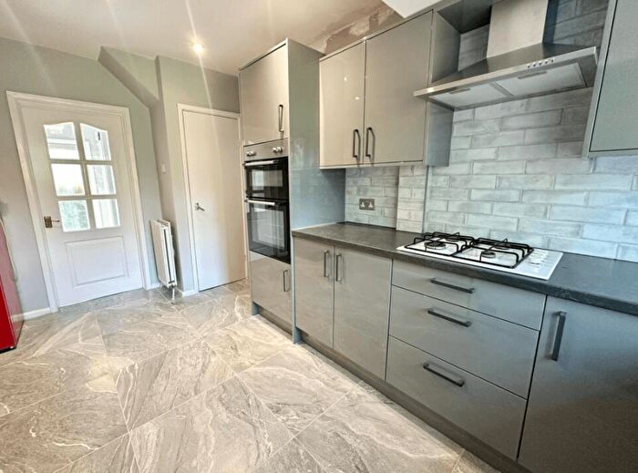 5 Bedroom Semi-Detached House To Rent In Outwood Lane, Chipstead, CR5