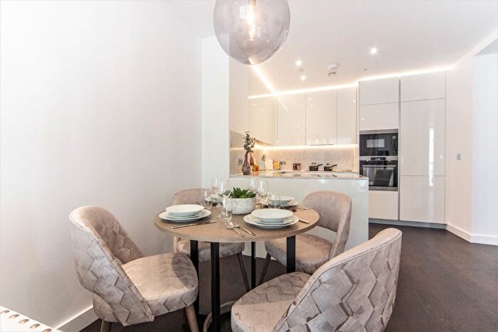 2 Bedroom Flat To Rent In The Residences, Nine Elms, London, SW11