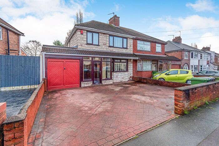 3 Bedroom Semi Detached House For Sale In Newbolds Road, Wednesfield, Wolverhampton, WV10