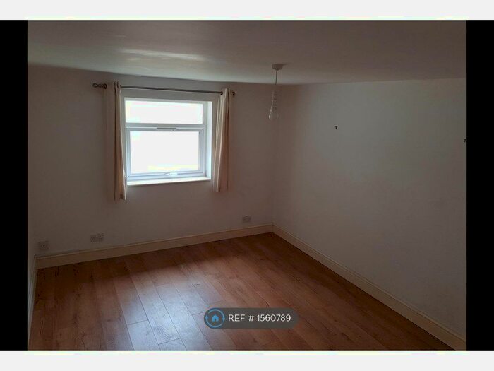 2 Bedroom Flat To Rent In James Street, Prenton, CH43