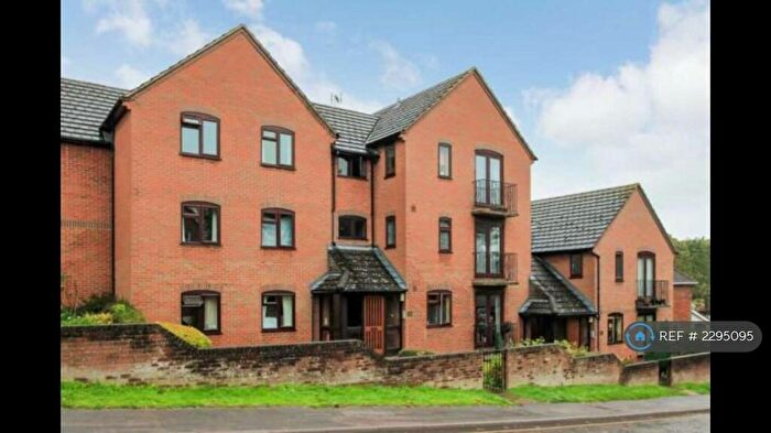 2 Bedroom Flat To Rent In Western Road, Tring, HP23