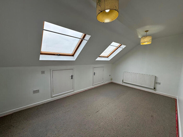 1 Bedroom Flat To Rent In Compact Bed, Green Lane, Dagenham, RM8