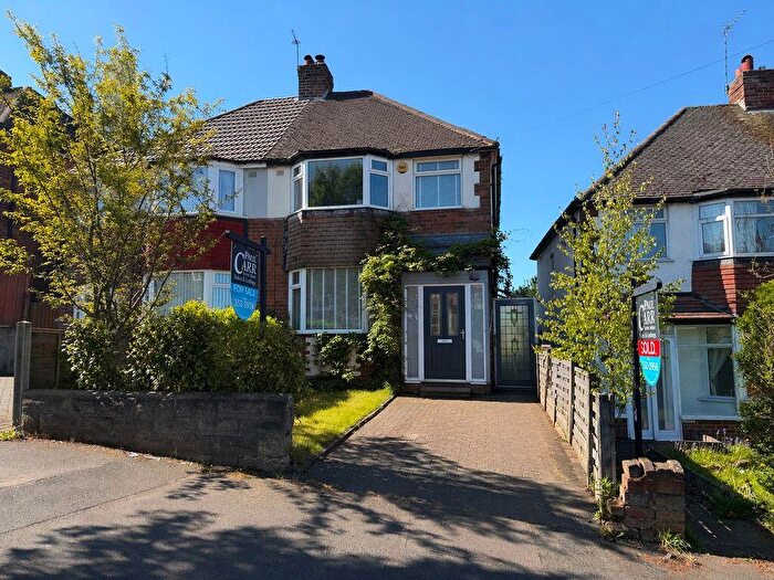 3 Bedroom Semi-Detached House For Sale In Dyas Road, Great Barr, Birmingham, B44