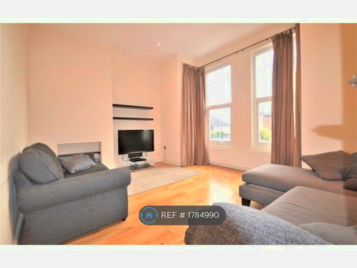 2 Bedroom Flat To Rent In Park Road, High Barnet, Barnet, EN5
