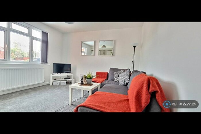 3 Bedroom Maisonette To Rent In Juniper Road, Southampton, SO18