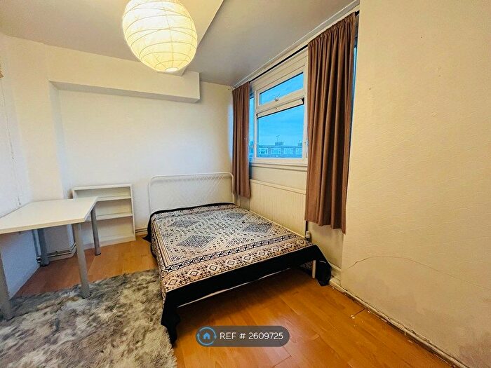 3 Bedroom Flat To Rent In Duffel House, London, SE11