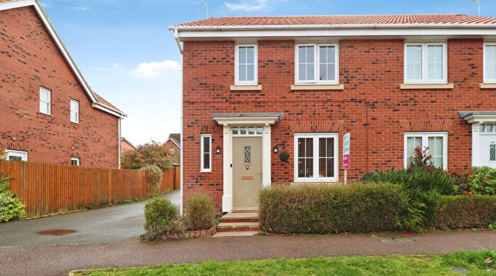 3 Bedroom Semi Detached House For Sale In Thistle Drive, Desborough, Kettering, NN14