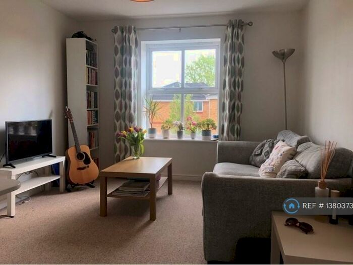 1 Bedroom Flat To Rent In Richmond Avenue, Thatcham, RG19