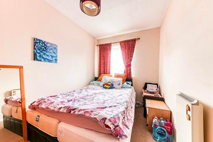 2 Bedroom Apartment For Sale In Whitstable Place, Croydon, CR0