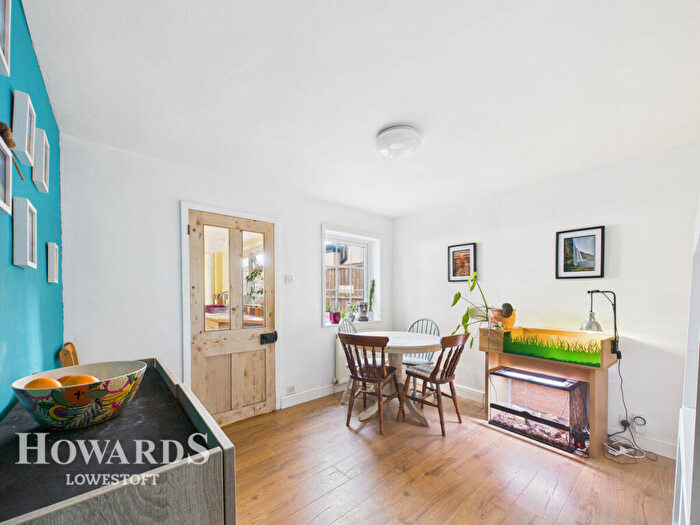 3 Bedroom Terraced House For Sale In Market Place, Kessingland, NR33