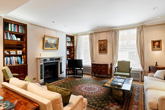 3 Bedroom Flat For Sale In Lowndes Square, London, SW1X