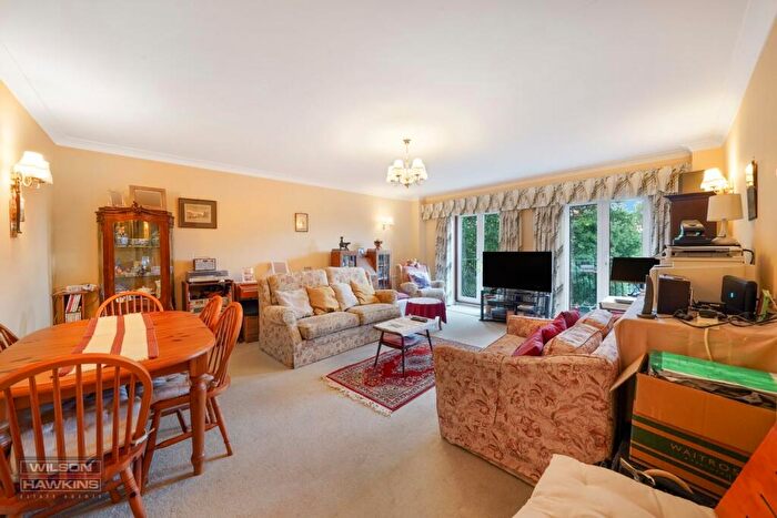 2 Bedroom Flat For Sale In Mount Park Road, Harrow On The Hill, HA1
