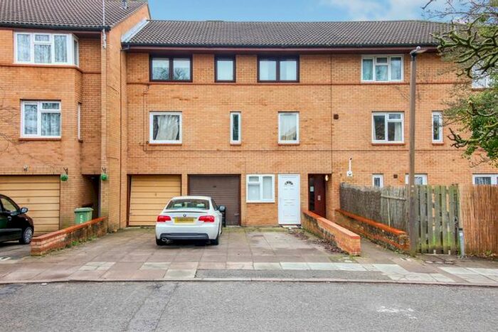 2 Bedroom Flat To Rent In Boycott Avenue, Milton Keynes, MK6