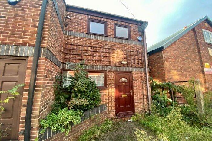 2 Bedroom Property To Rent In Russell Road, Nottingham, NG7