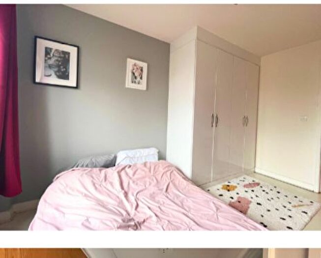 2 Bedroom Flat For Sale In Heritage Avenue, London, NW9