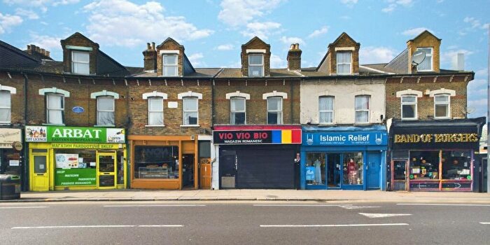 2 Bedroom Flat To Rent In Hoe Street, Walthamstow, London, E17