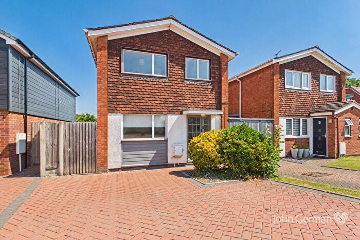 3 Bedroom Link Detached House For Sale In Oak Avenue, Stafford, ST17