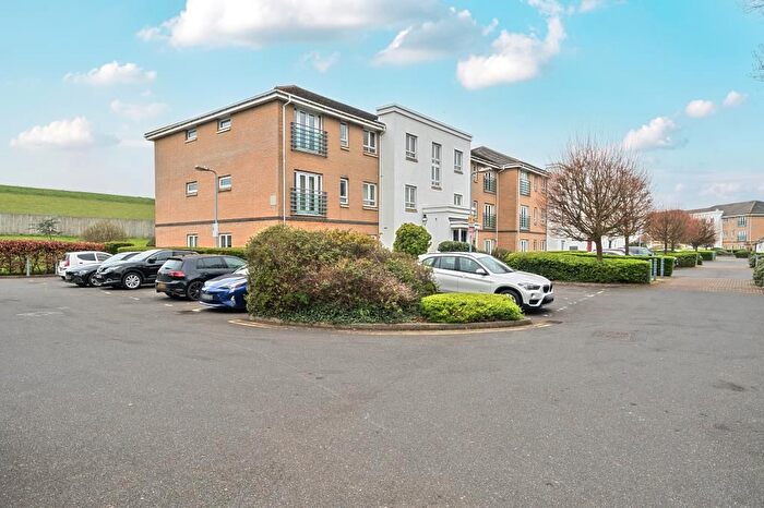 2 Bedroom Flat To Rent In Slough, Berkshire, SL3
