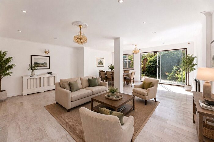 4 Bedroom End Of Terrace House For Sale In Gressenhall Road, London, SW18