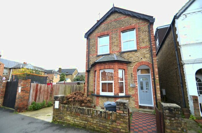 3 Bedroom Detached House To Rent In Cromwell Road, Feltham, TW13