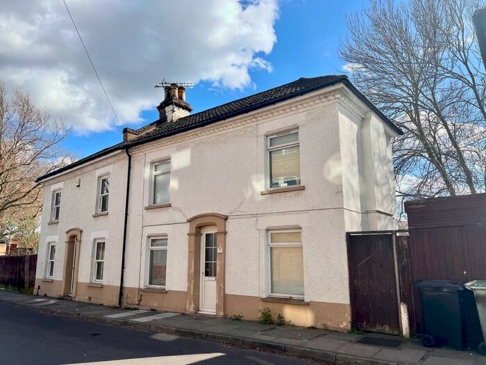 2 Bedroom Semi-Detached House To Rent In Dover Road East Northfleet, DA11