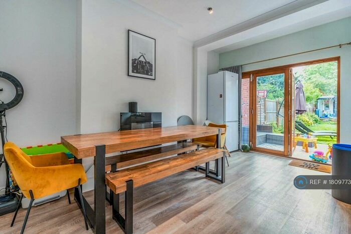 4 Bedroom Semi-Detached House To Rent In Meadowcroft Road, London, N13