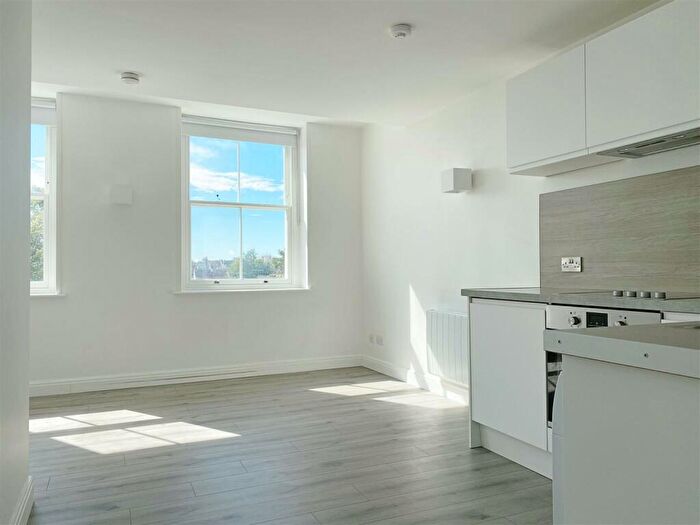 Studio To Rent In Buckingham Place - Modern Studio, BN1