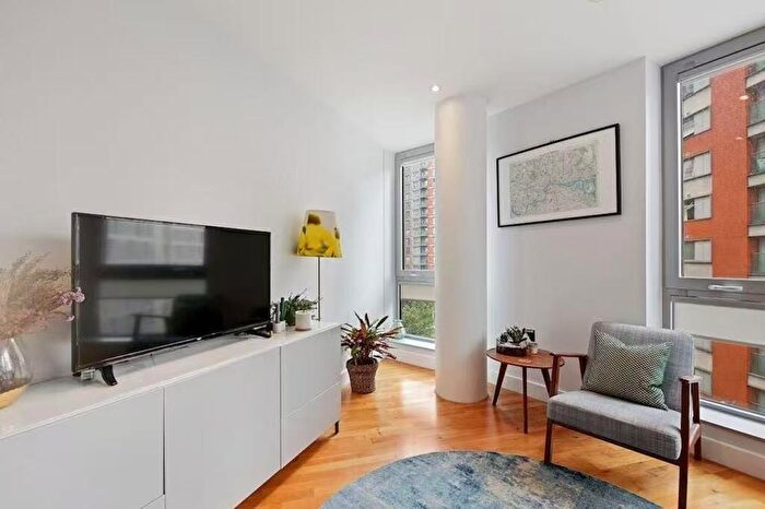 2 Bedroom Flat To Rent In Jessop Building, Dominion Walk, E14