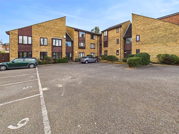 2 Bedroom Flat To Rent In Wayside Court, Isleworth, TW7