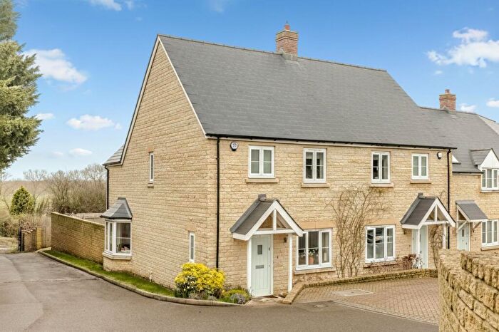 3 Bedroom Semi-Detached House To Rent In Canal Close, Enslow, OX5