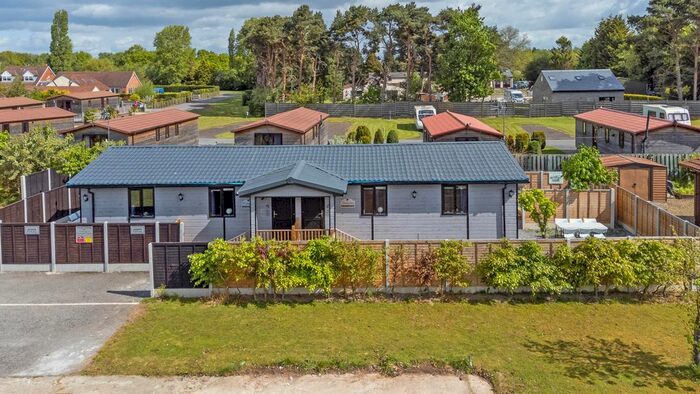 4 Bedroom Detached Bungalow For Sale In Louisiana &amp; Kentucky, Florida Keys, Hull Road, Wilberfoss, York, YO41