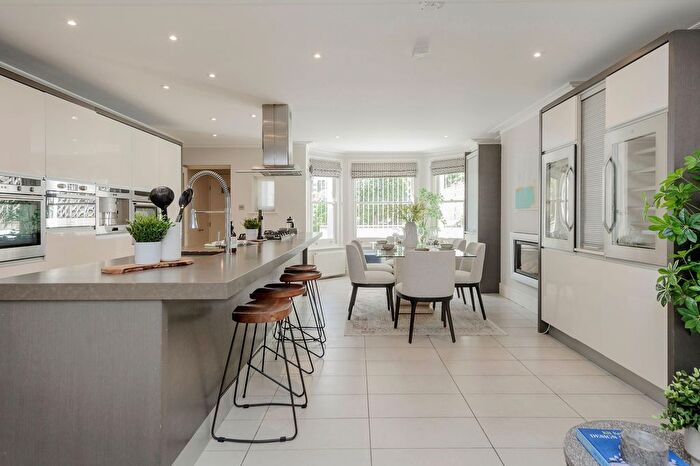 5 Bedroom Property For Sale In St. Lawrence Terrace, London, W10