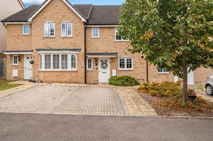 3 Bedroom Terraced House For Sale In Hambleton Way, Winnersh, RG41