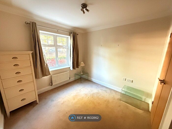 2 Bedroom Flat To Rent In Albion Road, Sutton, SM2