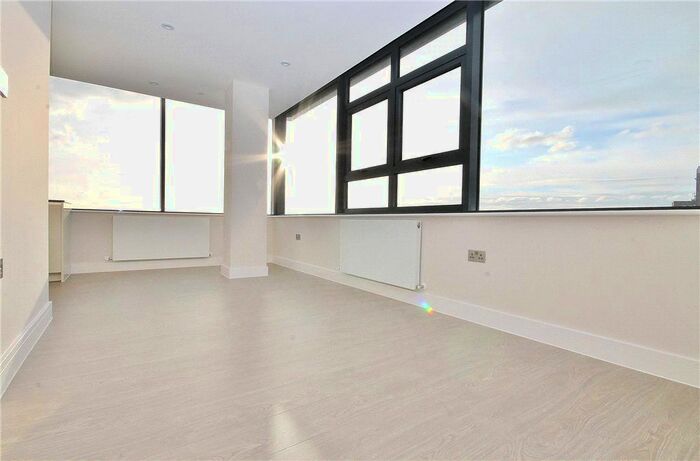 2 Bedroom Flat To Rent In Staines Road West, Sunbury-On-Thames, Surrey, TW16